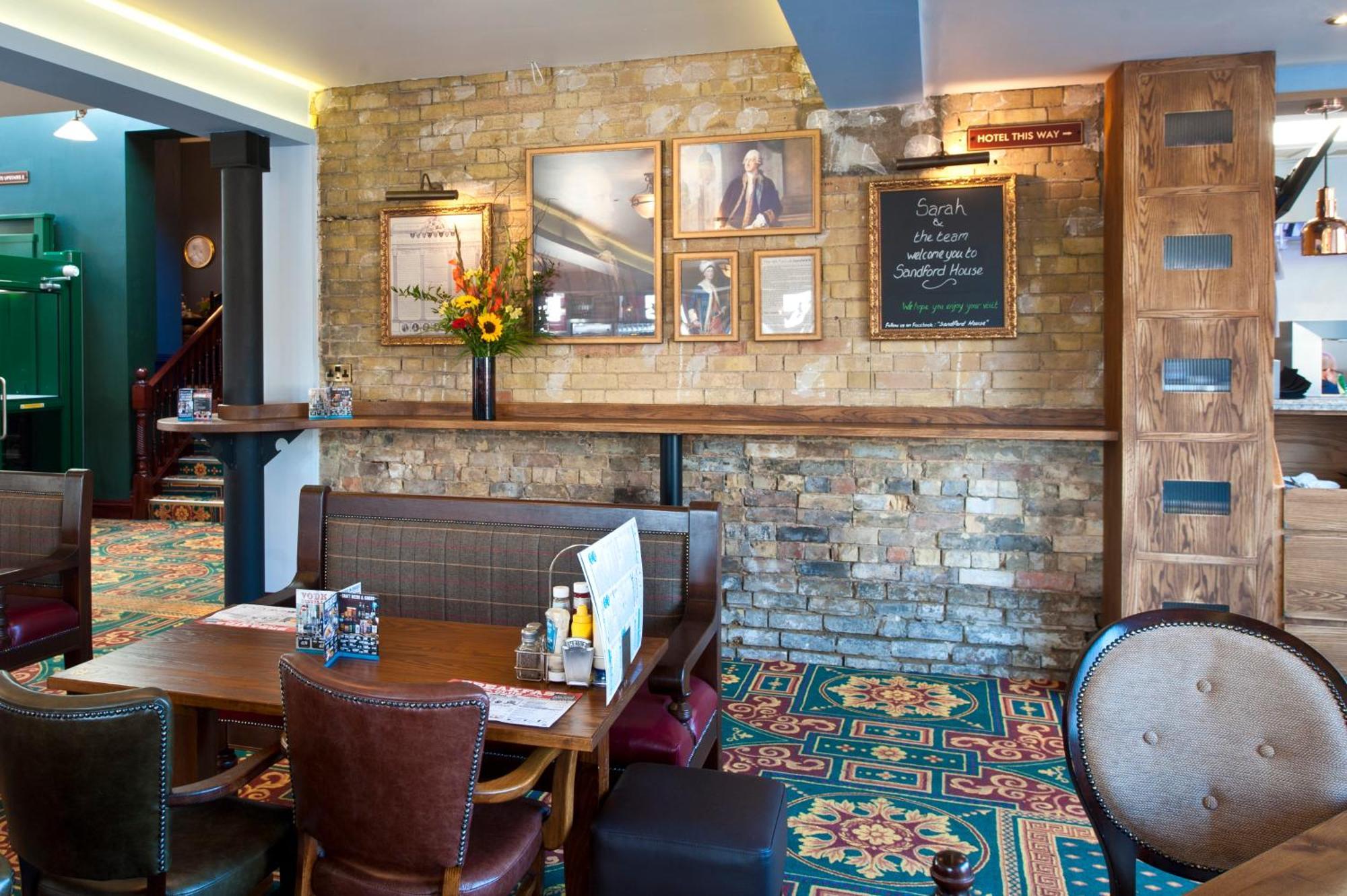 Sandford House Hotel Wetherspoon ฮันติงตัน ภายนอก รูปภาพ
